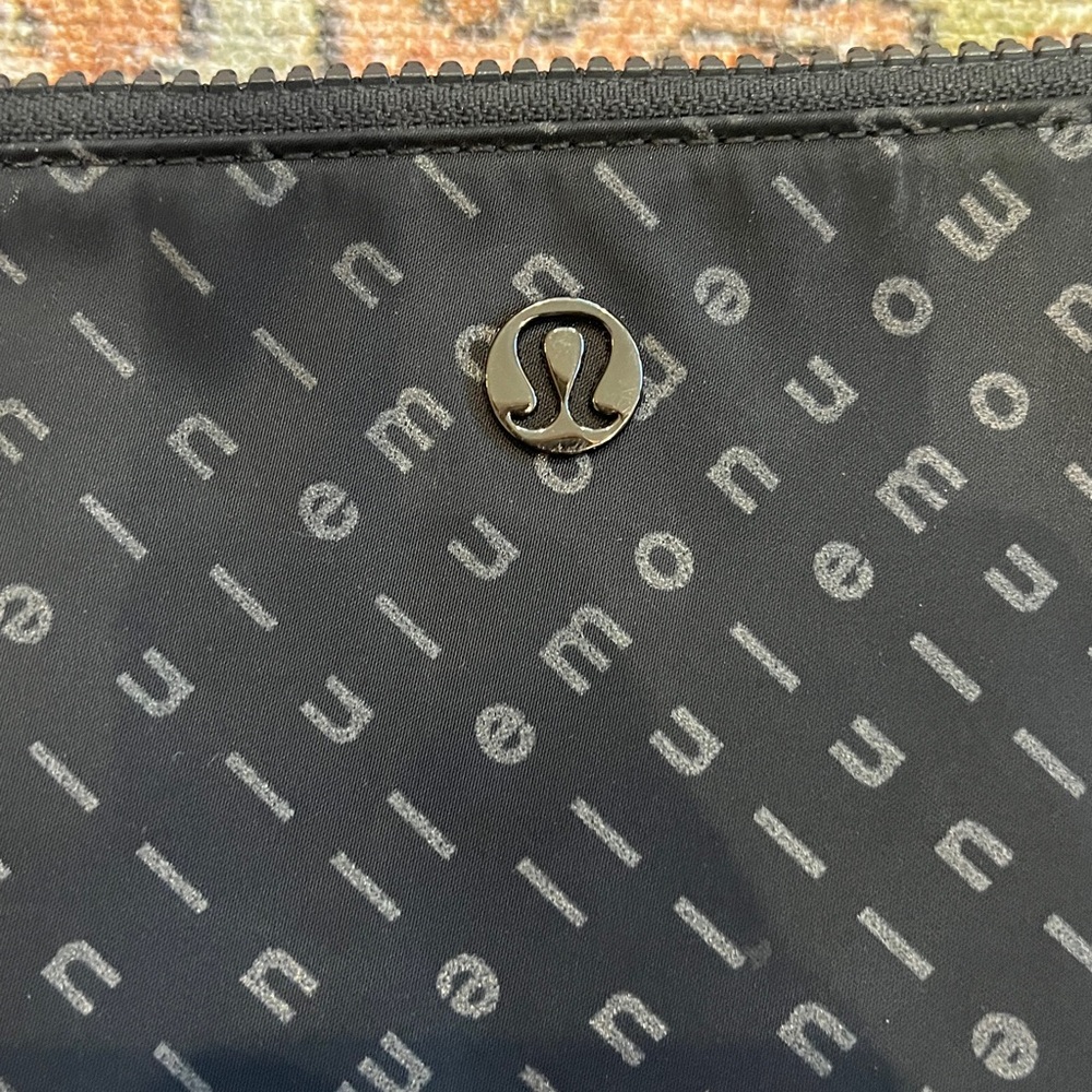 Lululemon wristlet wallet - Picture 3 of 8